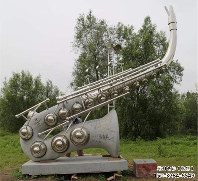 宜春街頭薩克斯雕塑